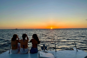 Tamarindo: Pacific Lounge Catamaran Sunset Public Tour