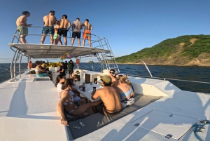 Tamarindo: Pacific Lounge Catamaran Sunset Public Tour