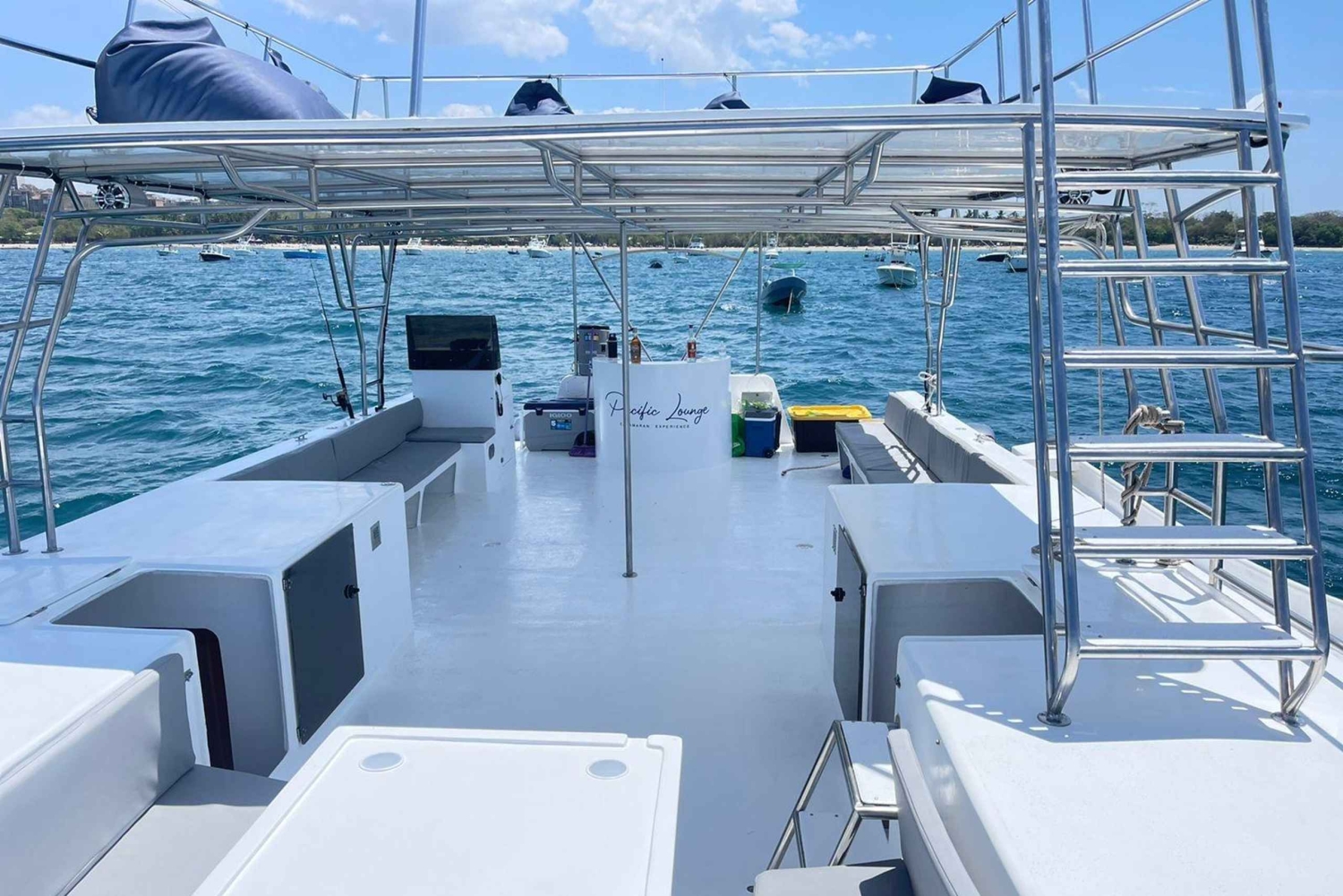 Tamarindo: tour privato mattutino in catamarano con snorkeling