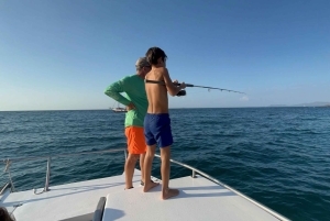 Tamarindo: tour privato mattutino in catamarano con snorkeling