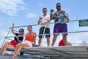 Tamarindo: tour privato mattutino in catamarano con snorkeling