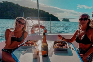 Tamarindo: Private Sailing Catamaran Tour and Snorkeling