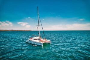 Tamarindo: Private Sailing Catamaran Tour and Snorkeling