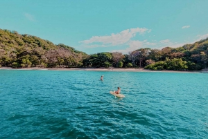 Tamarindo: Publiczny rejs katamaranem i nurkowanie z rurką