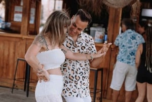 Tamarindo: Aula de dança salsa à beira-mar