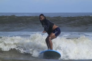 Tamarindo: Surflektion med en lokal instruktør