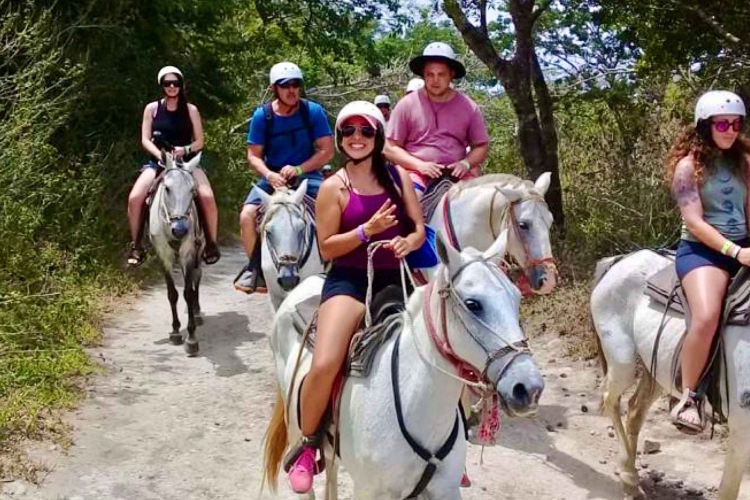 Tamarindo: Zip Line, ratsastus & Natural Spa Day Tour: Zip Line, Horseback Riding & Natural Spa Day Tour