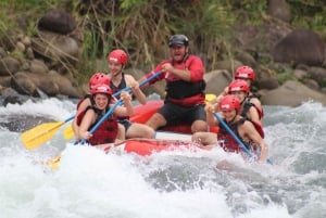 Mambo-kombinasjonen! Rappel + Raft i Costa Rica