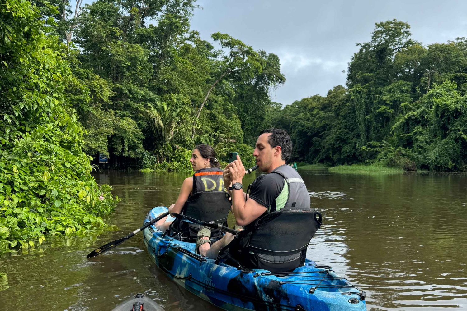 Tortuguero: Kajakowa przygoda przez kanały lasu deszczowego.