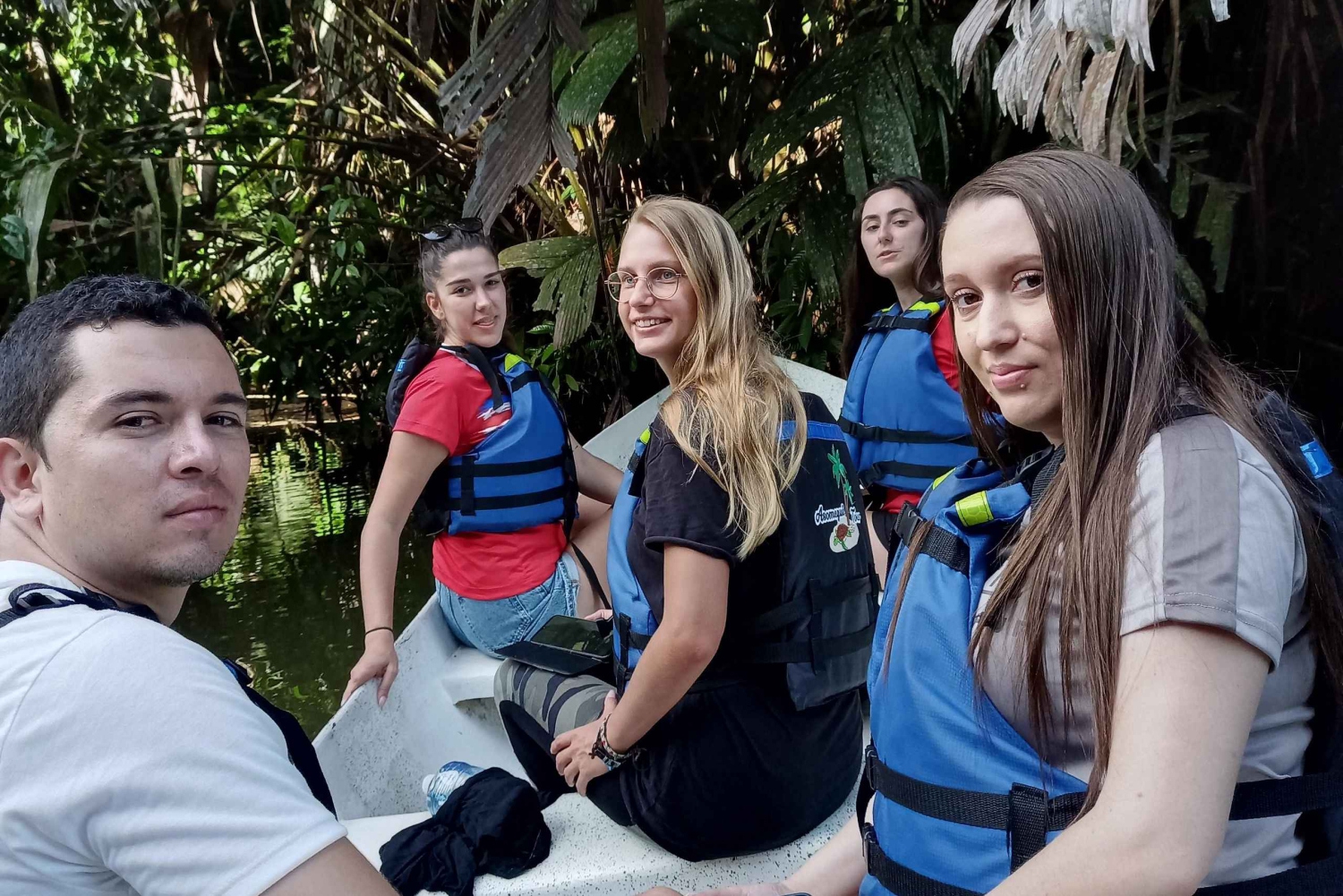 Parque Nacional de Tortuguero: passeio de canoa com motor elétrico