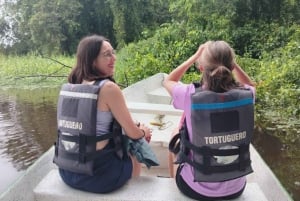 Parque Nacional de Tortuguero: passeio de canoa com motor elétrico