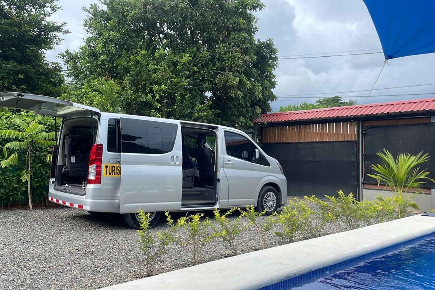 サンホセからトルトゥゲーロ（ラ・パボナ）までの交通手段