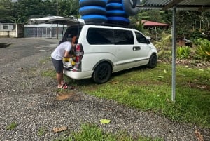 Tubing på Rio Celeste: Sjov, naturlige pools og frisk frugt