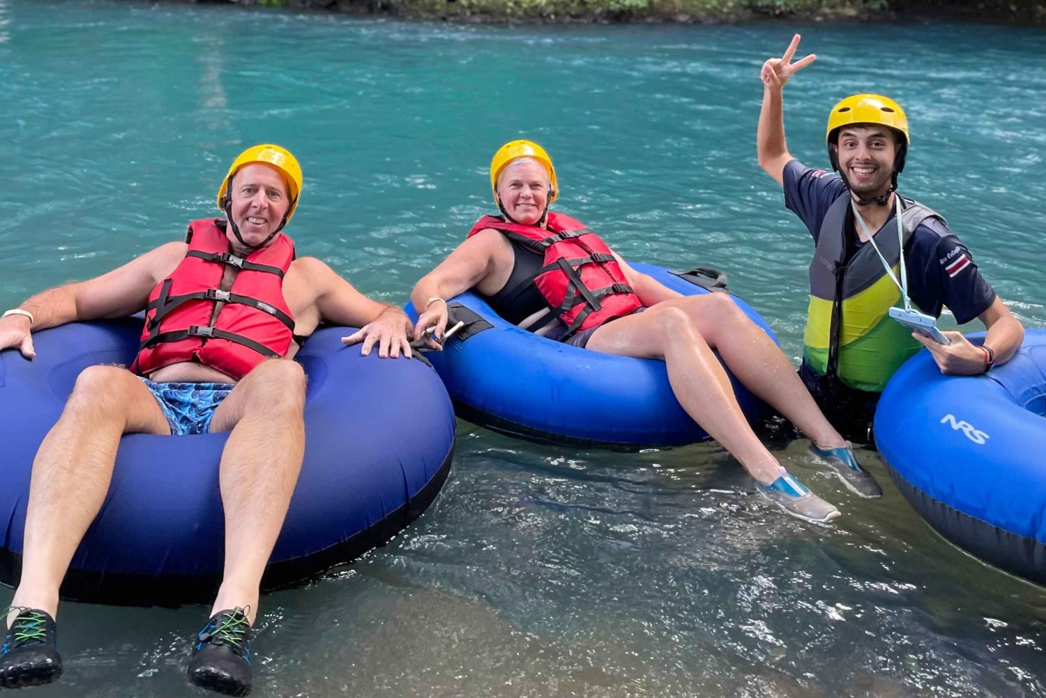 Тюбинг на Рио-Селесте: веселье, природные бассейны и свежие фрукты