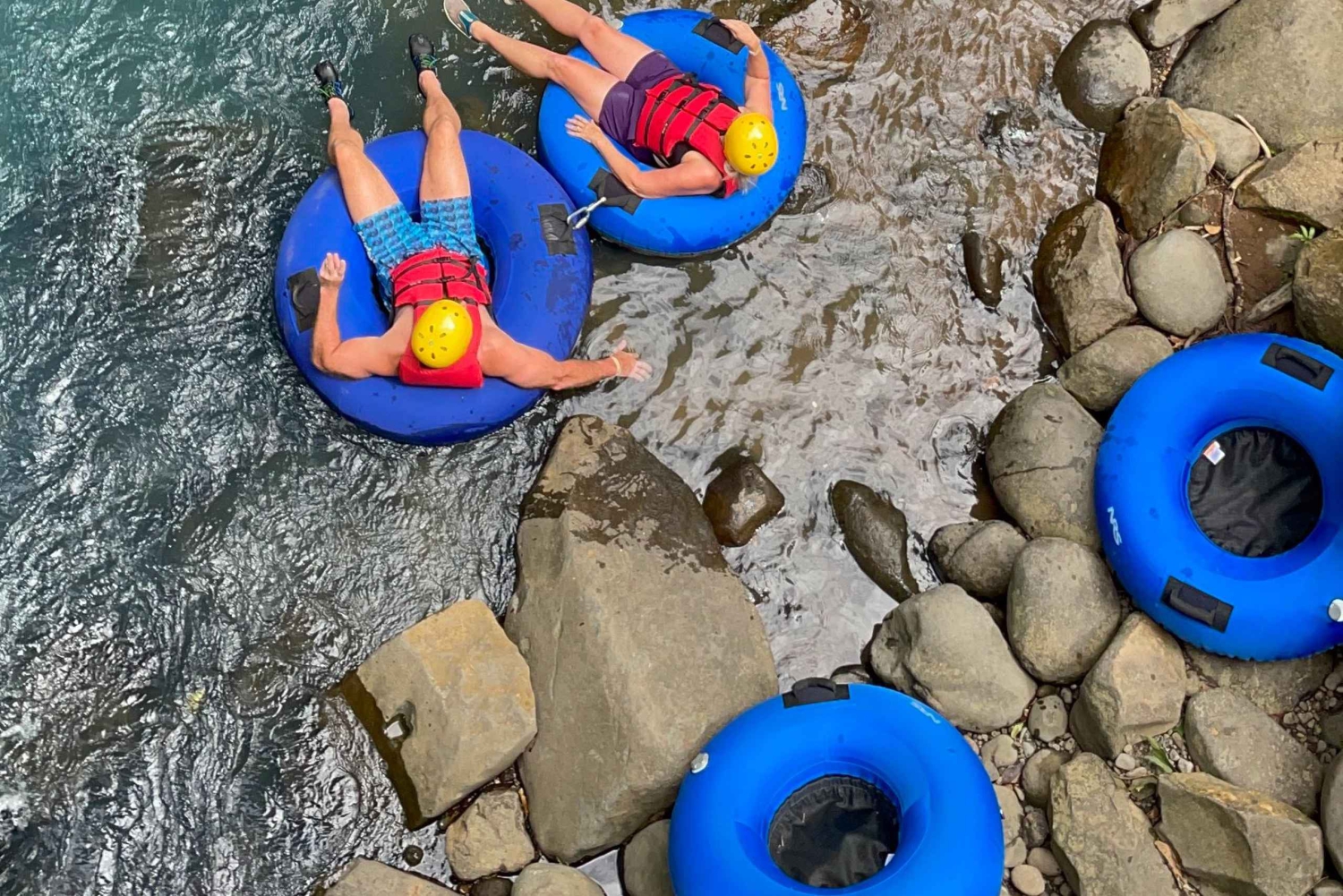 Тюбинг на Рио-Селесте: веселье, природные бассейны и свежие фрукты