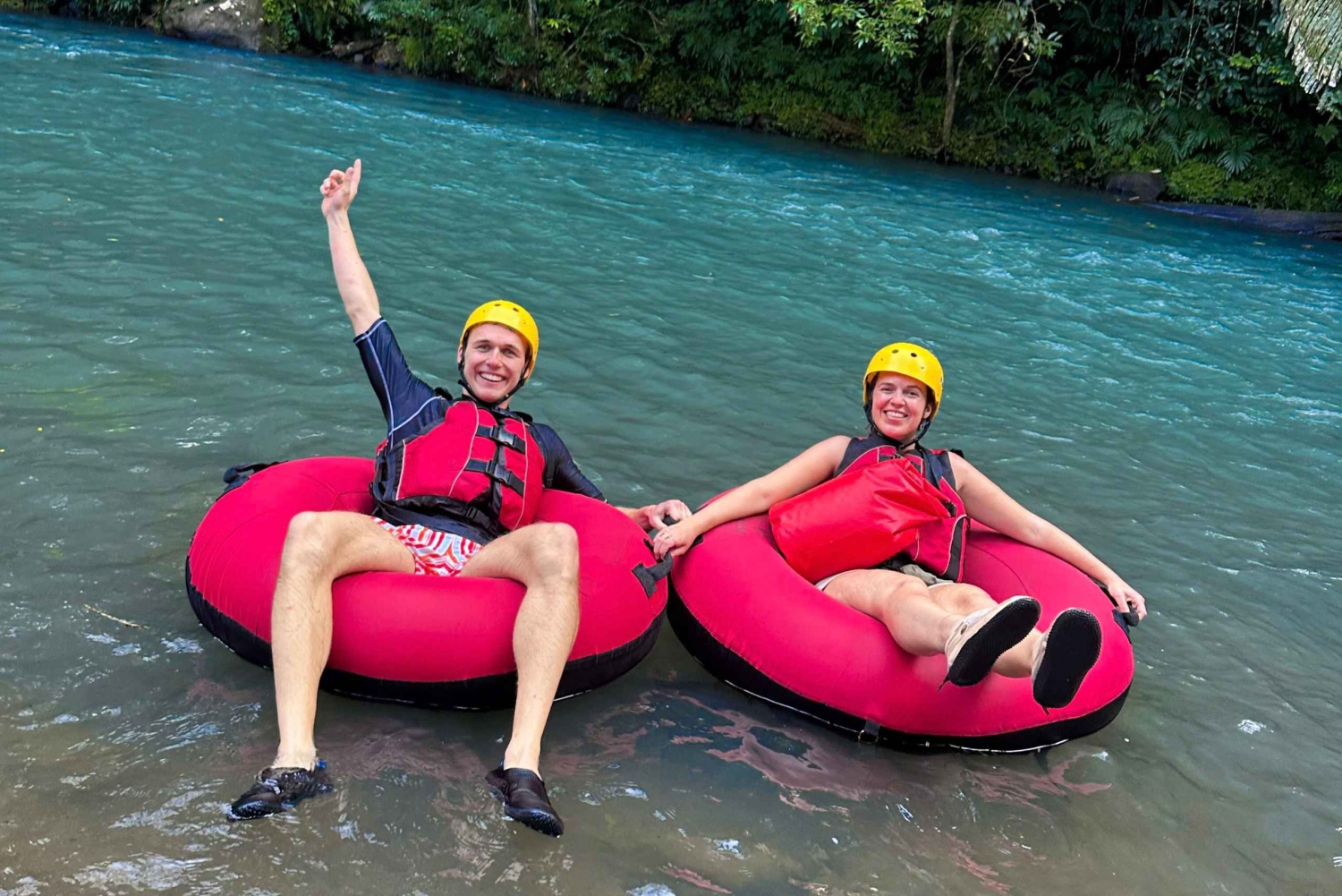 Тюбинг на Рио-Селесте: веселье, природные бассейны и свежие фрукты