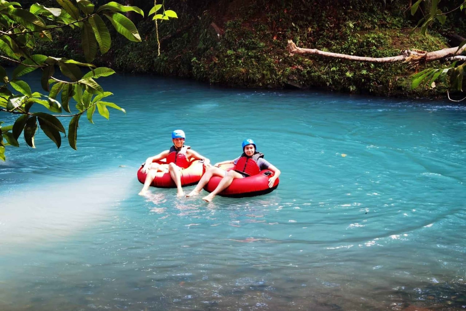 Tubing Rio Celeste: Avontuur en natuur