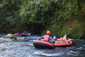 Tubing Rio Celeste: Avontuur en natuur