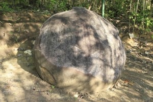 Увита: Археологические места с камнями-сферами