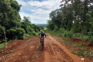 Praia de Uvita: passeio de mountain bike na selva/cachoeiras em Uvita