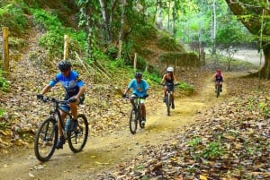 Praia de Uvita: passeio de mountain bike na selva/cachoeiras em Uvita