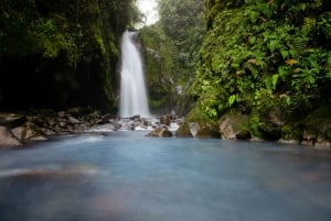 Wandertour und blaue Wasserfälle