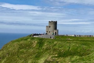 Tur til Cliffs of Moher og Galway på italiensk eller spansk