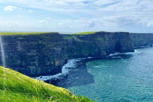 Fra Dublin: Cliffs of Moher, bådkrydstogt og Aillwee Cave
