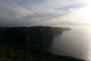 Ab Galway: Tagestour zu den Cliffs of Moher und nach Doolin