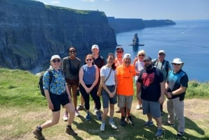 Из Голуэя: Прибрежная прогулка с гидом по скалам Мохер (Cliffs of Moher)