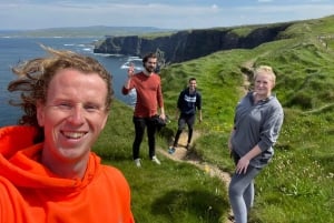 Из Голуэя: Прибрежная прогулка с гидом по скалам Мохер (Cliffs of Moher)
