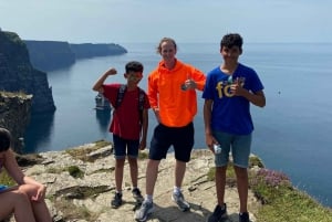 Из Голуэя: Прибрежная прогулка с гидом по скалам Мохер (Cliffs of Moher)