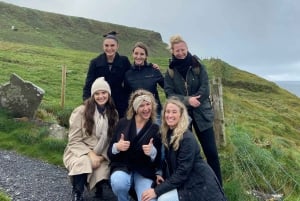 Из Голуэя: Прибрежная прогулка с гидом по скалам Мохер (Cliffs of Moher)