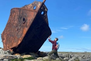 From Galway: Day Trip to Inisheer with Bike or Tractor Tour