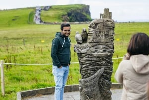 Fra Galway: Guidet heldagstur til Cliffs of Moher og Burren