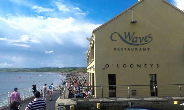 O'Looney's Surf Bar and Night Club