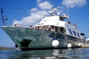 Baška: Excursión en barco por la isla de Rab y el fiordo de Zavratnica con almuerzo