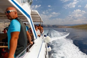 Baška: passeio de barco pela ilha Rab e fiorde Zavratnica com almoço