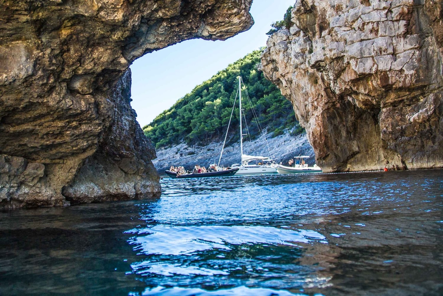 Excursión a la Cueva Azul y la Isla de Hvar desde Split