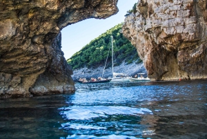 Excursión a la Cueva Azul y la Isla de Hvar desde Split
