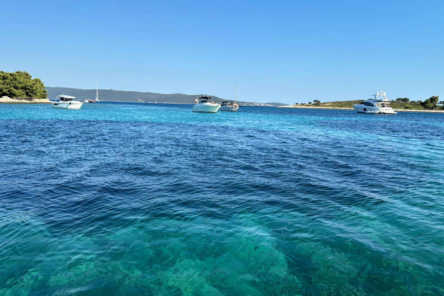 Tour privato in motoscafo: Laguna Blu e 3 isole da Spalato