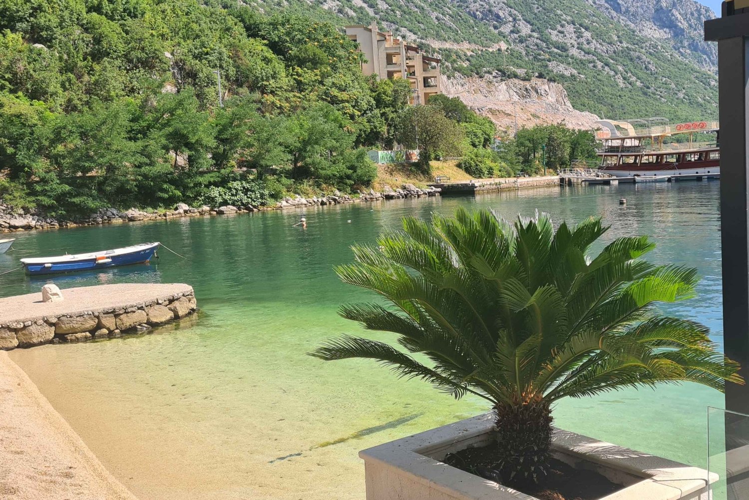 Mar Azul e Montanhas Negras - Montenegro