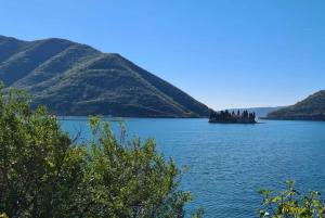 Mar Azul e Montanhas Negras - Montenegro