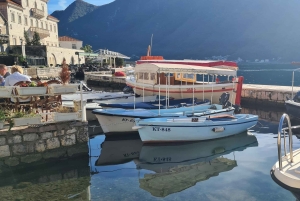 Mer bleue et montagnes noires - Monténégro