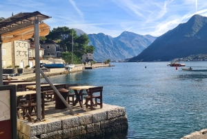 Mer bleue et montagnes noires - Monténégro