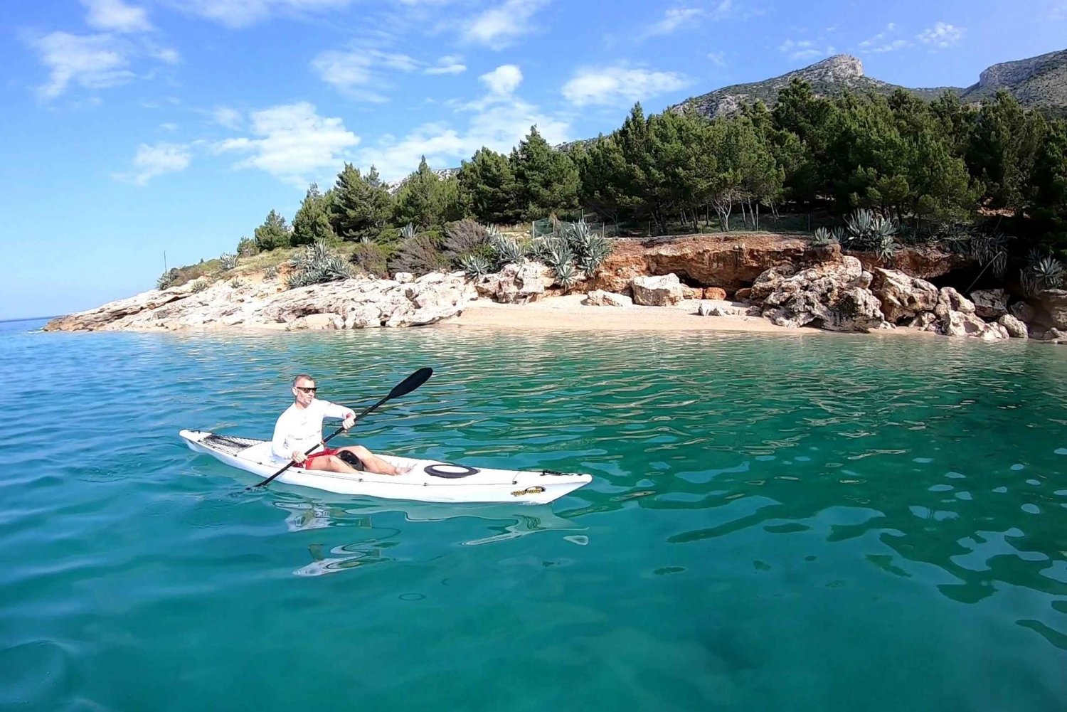 Bol: Zlatni Rat Beach Kayak Tour with Snorkeling