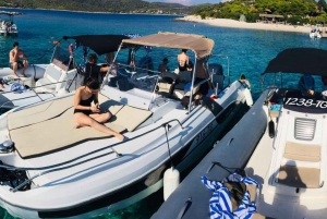 Brač: Private Boat-Tour from Split or Trogir