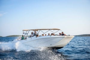 Brač: Private Boat-Tour from Split or Trogir