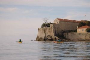 Budva: Winterliche Kajaktour zu Höhlen & St. Nikolaus-Insel