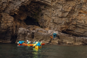 Budva: Winterliche Kajaktour zu Höhlen & St. Nikolaus-Insel